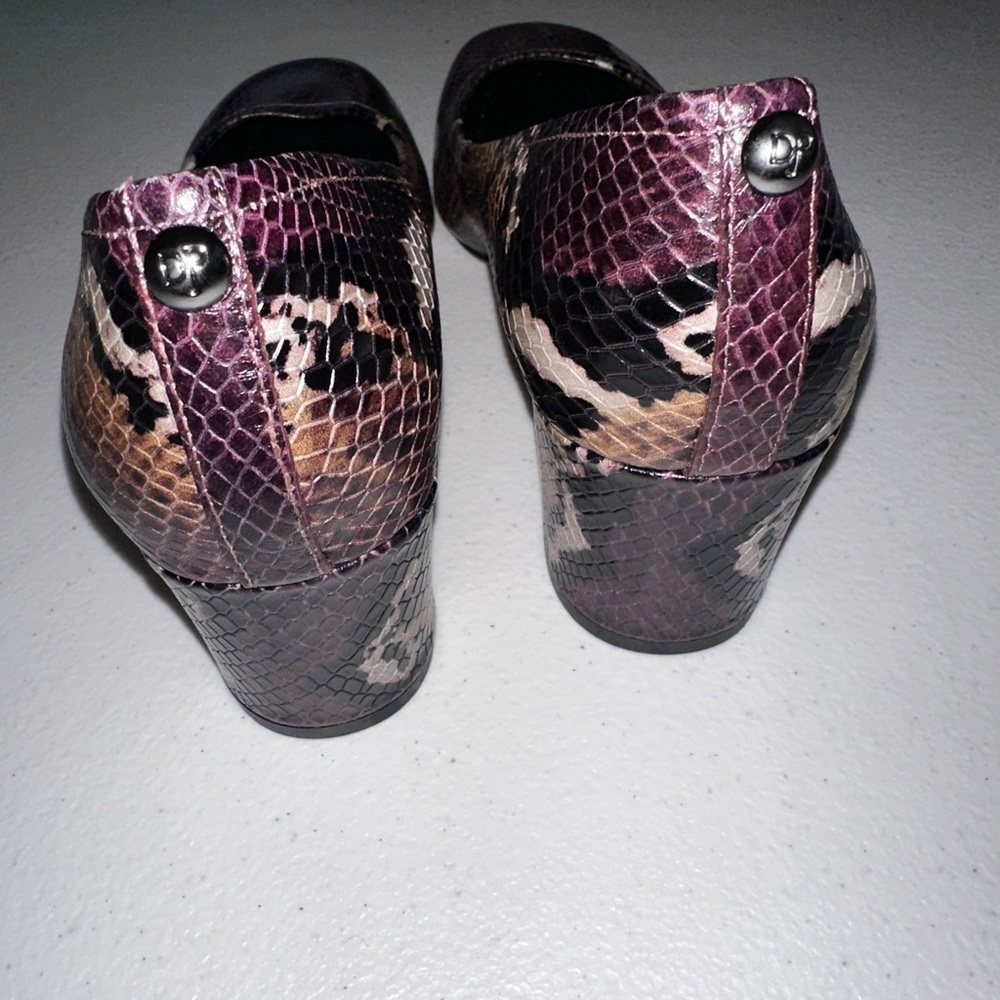 NWOB Donald Pliner Corin Leather Snakeskin Print Purple and Black Block Heel - Picture 4 of 12